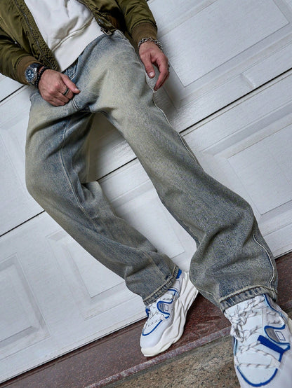 Sven donkerblauwe heren straight-fit jeans met natuurlijke taille, tijdloze stijl en comfortabele pasvorm.